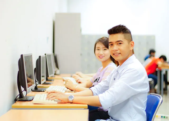 Nhiều nhân viên văn phòng chuyển nghề sang công nghệ thông tin