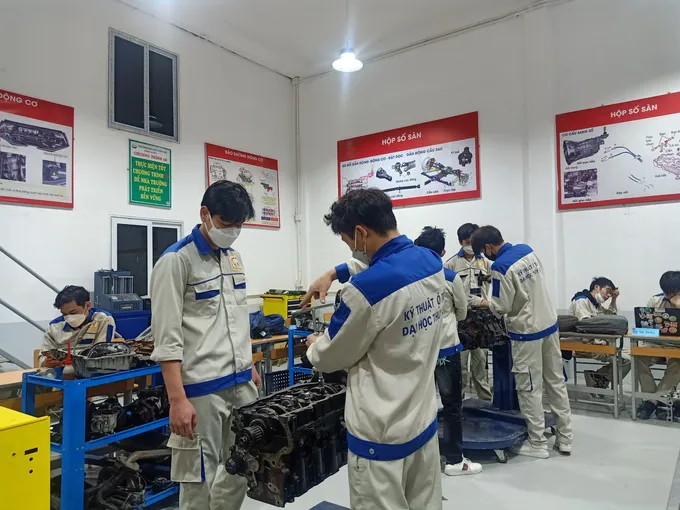 Khát nguồn nhân lực chất lượng cao, doanh nghiệp cạnh tranh khốc liệt - 2
