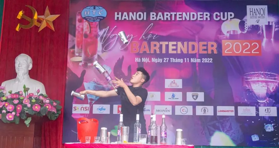 Flair bartending là một phần thi khó đòi hỏi thí sinh không chỉ pha chế một loại đồ uống ngon mà kỹ năng pha chế cũng phải đạt sự tinh tế. Đây cũng là phần thi thể hiện đẳng cấp của một Bartender chuyên nghiệp