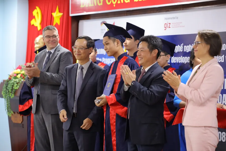 Bế giảng khóa đào tạo cắt gọt kim loại theo tiêu chuẩn Đức đầu tiên ở Việt Nam