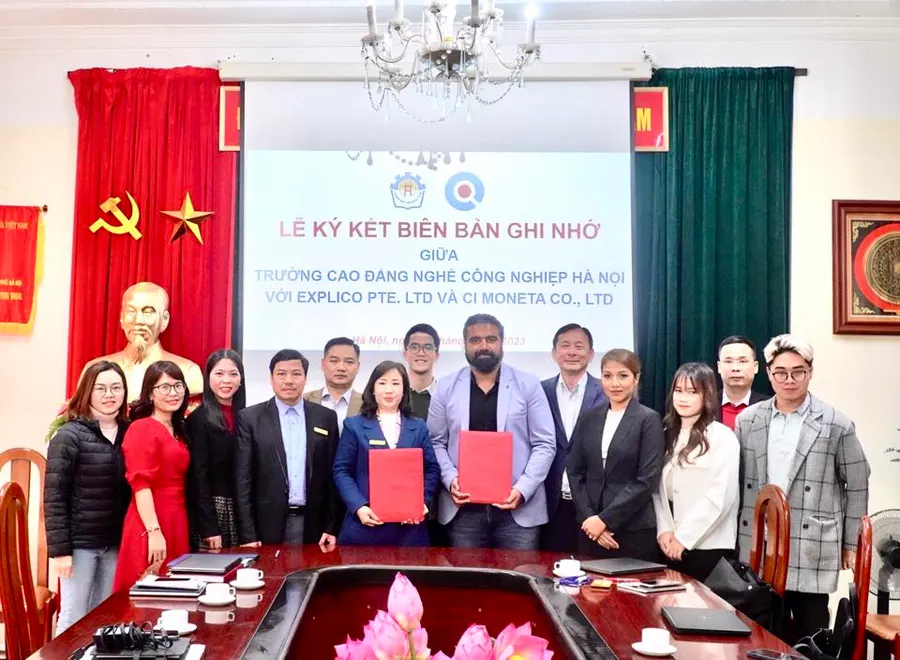 Trường Cao đẳng nghề Công nghiệp Hà Nội ký kết hợp tác với Công ty Explico Pte.Ltd (Singapore) và CI Moneta Co., Ltd (Việt Nam) trong giáo dục - đào tạo để đào tạo nguồn nhân lực chất lượng cao. Ảnh: Thanh Xuân.