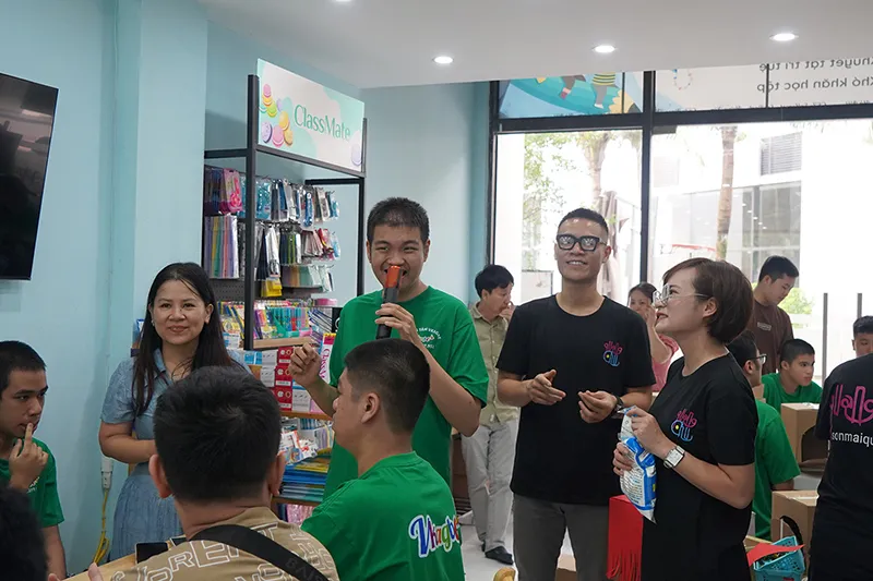Vui Tết Trung thu cho trẻ tự kỷ Hà Nội