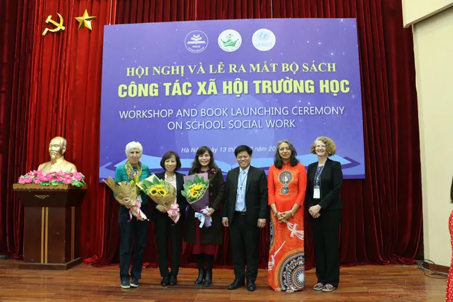 Bộ sách đầy ý nghĩa cho người làm công tác xã hội trường học