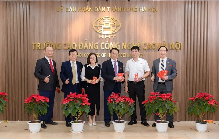 Trường Cao đẳng Công nghệ cao Hà Nội gặp mặt đầu Xuân 2024