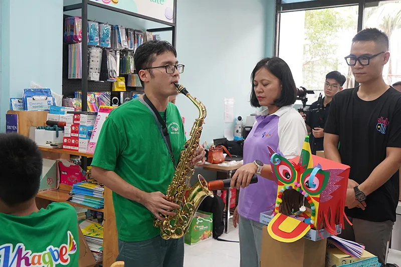 Vui Tết Trung thu cho trẻ tự kỷ Hà Nội