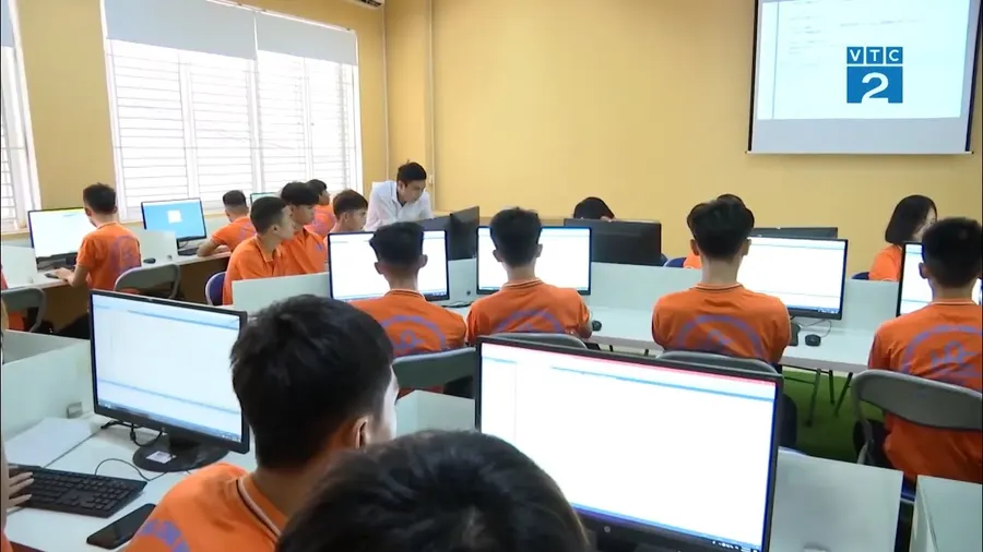 Covid-19 tăng mạnh, sinh viên F0 ở các trường nghề được chăm sóc như thế nào?