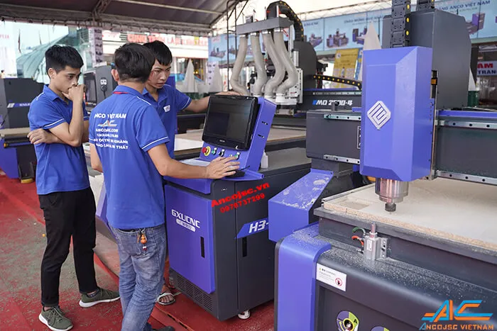 Xã hội nặng về bằng cấp khiến doanh nghiệp khan hiếm lao động