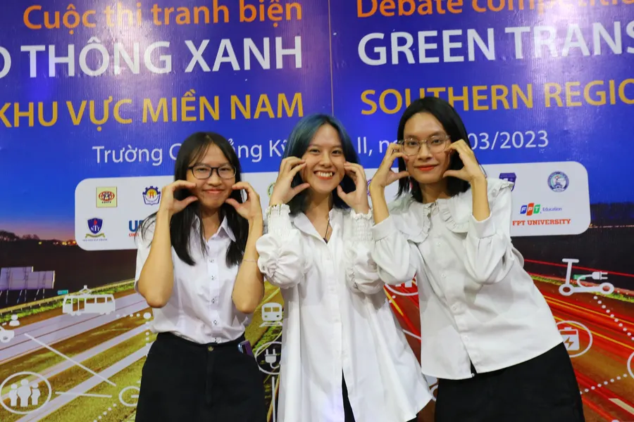 Các bác sĩ, kỹ sư, doanh nhân tương lai đứng nhất Vòng Khu vực Cuộc thi tranh biện Giao thông Xanh