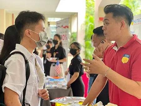 Khai mạc Chương trình "Cùng bạn chọn nghề cho tương lai" lần 15