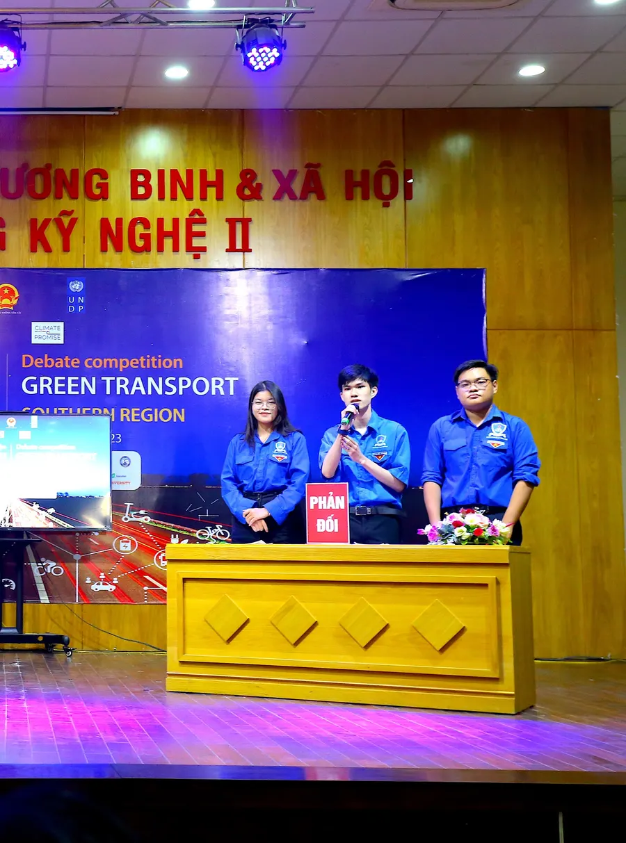 Các bác sĩ, kỹ sư, doanh nhân tương lai đứng nhất Vòng Khu vực Cuộc thi tranh biện Giao thông Xanh