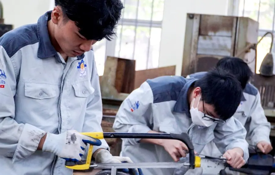 Sinh viên thực hành kỹ năng nghề.