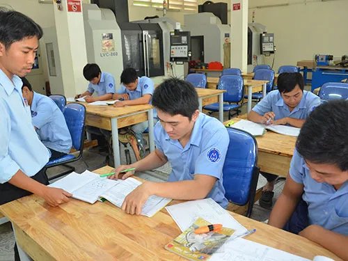 Dạy chương trình GDTX cấp THPT tại cơ sở GDNN:Vì sao Bộ GD&ĐT luôn cản trở và làm trái Chỉ thị, Nghị quyết của Đảng và Chính phủ?
