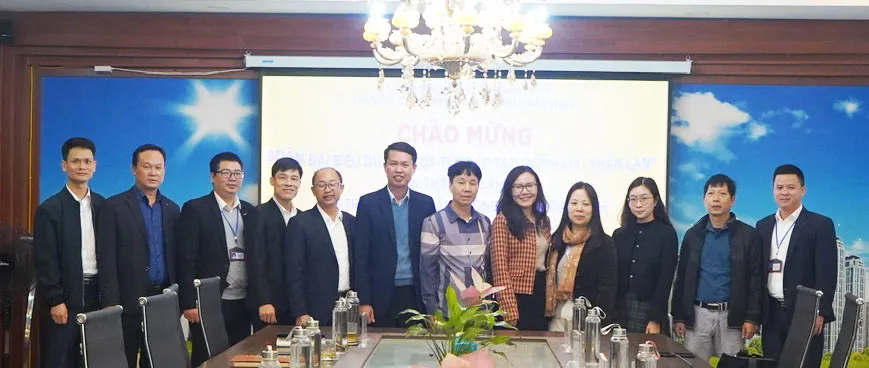 Đại diện BTC hội thảo "Hợp tác Đào tạo nghề Việt Nam - Phần Lan" thăm một số trường đăng ký tham gia