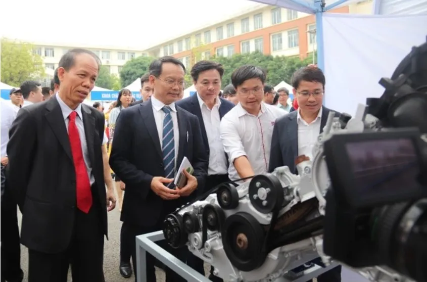 Trường cao đẳng nghề nhận tài trợ gần 4,5 tỷ đồng trong lễ khai giảng