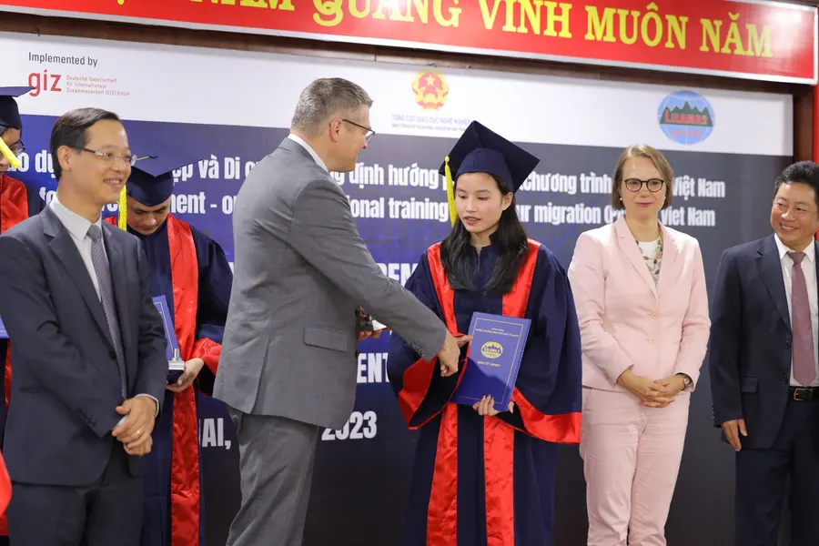 Bế giảng khóa đào tạo cắt gọt kim loại theo tiêu chuẩn Đức đầu tiên ở Việt Nam