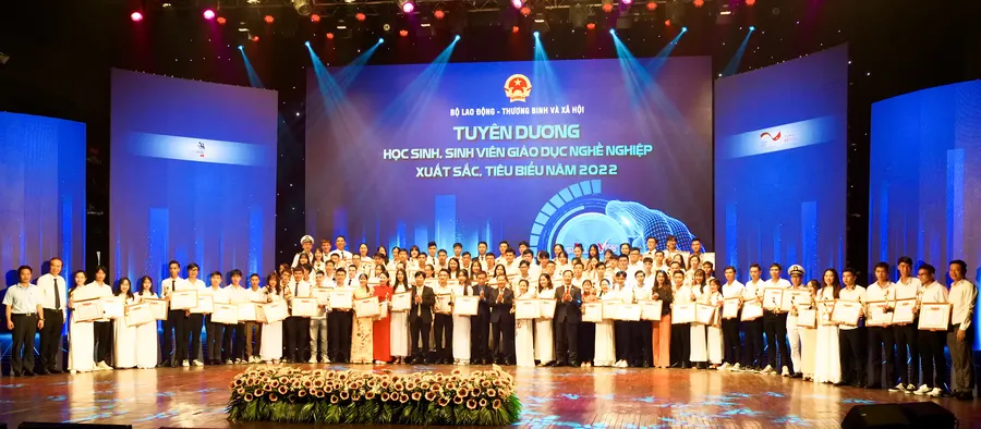 Kỷ niệm ngày Kỹ năng lao động Việt Nam và tôn vinh nhà giáo, tuyên dương học sinh, sinh viên GDNN