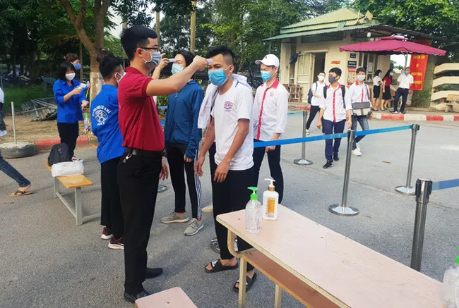 Học sinh, sinh viên các trường nghề náo nức trở lại trường