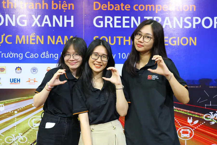 Các bác sĩ, kỹ sư, doanh nhân tương lai đứng nhất Vòng Khu vực Cuộc thi tranh biện Giao thông Xanh