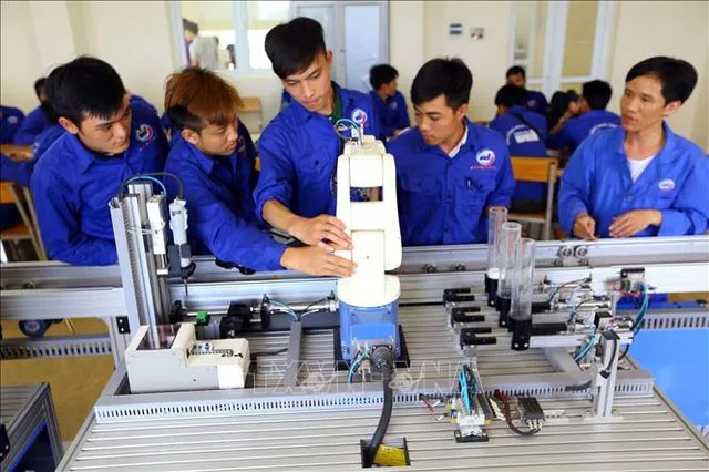 Đến năm 2025, có 1.800 cơ sở giáo dục nghề nghiệp.