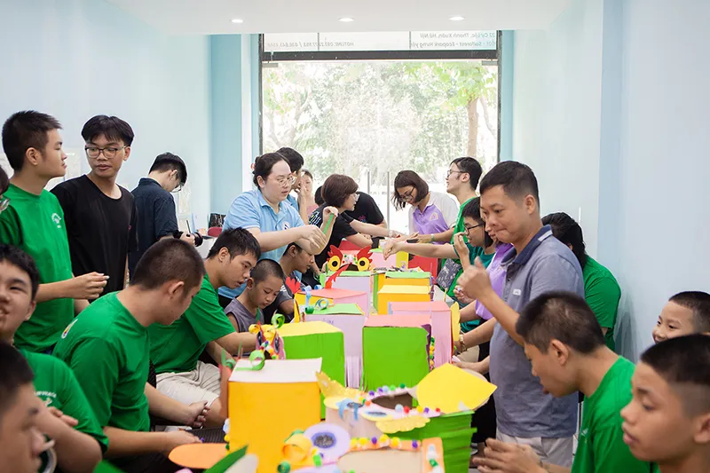 Vui Tết Trung thu cho trẻ tự kỷ Hà Nội