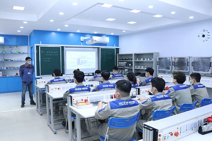 Trường nghề mở cửa trở lại, tín hiệu phục hồi nên kinh tế